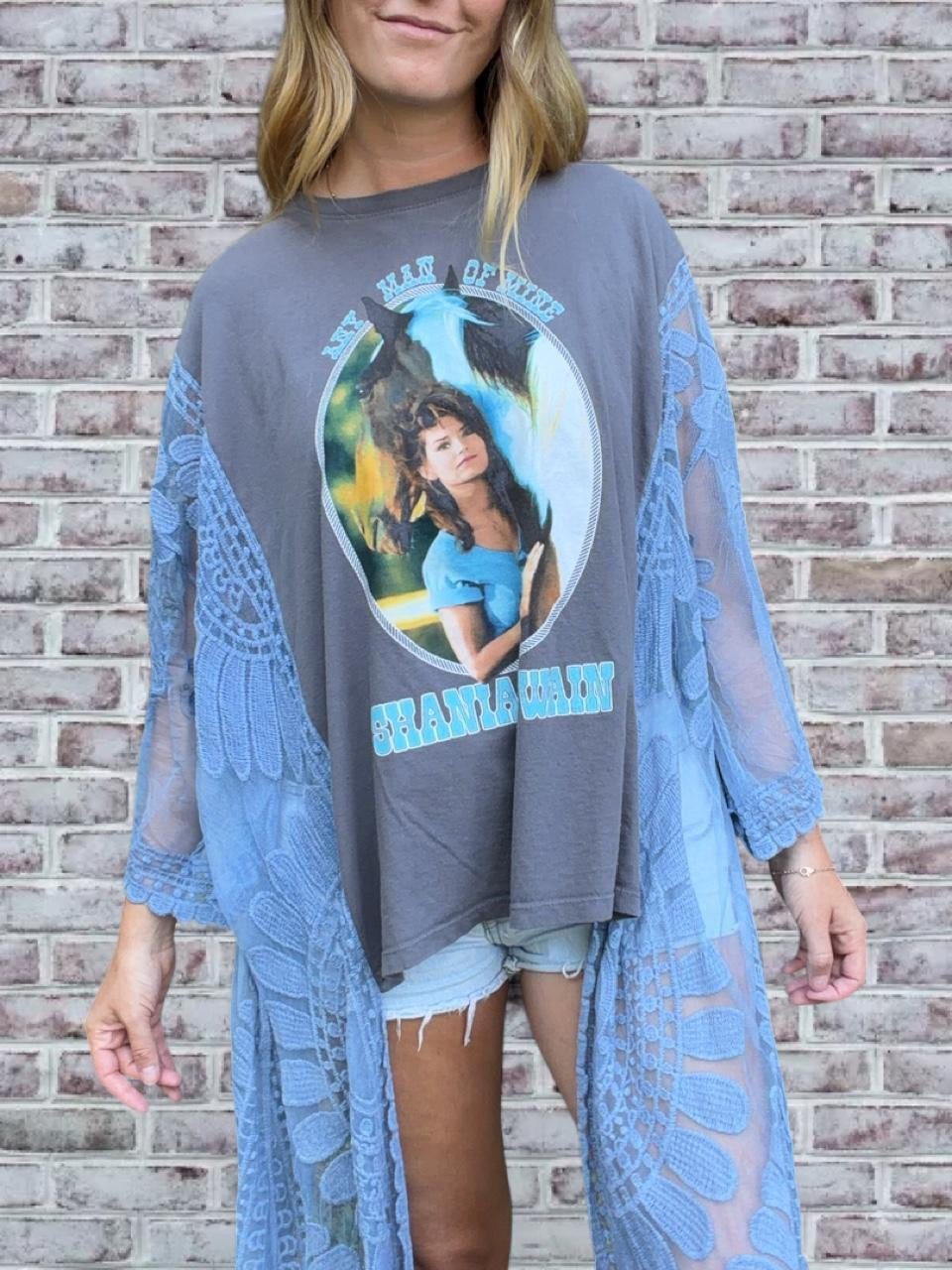 Shania Twain Lace Sleeves